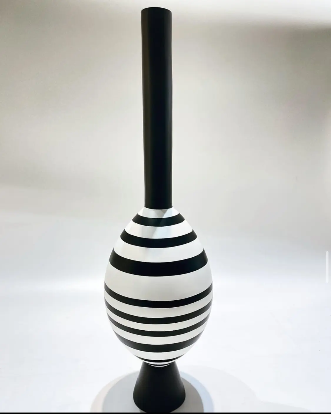 Black And White Vase — Handcrafted Export Product by NXTGENEXPORTS, Moradabad